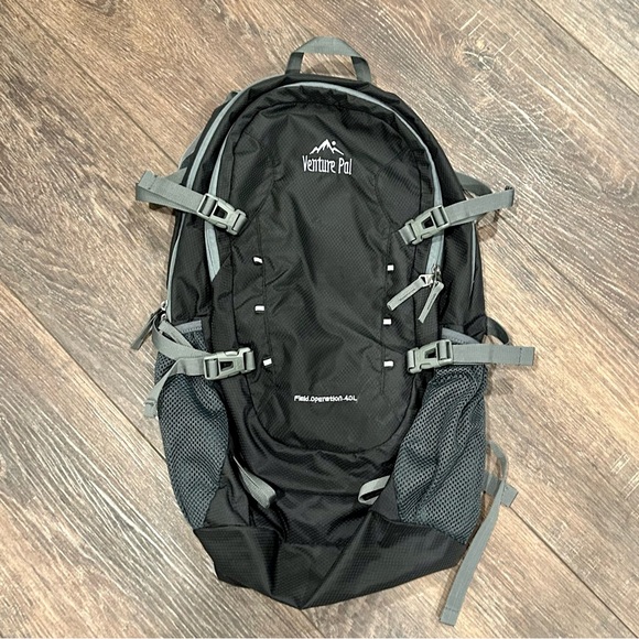 Venture Pal 40L Lightweight Packable Travel Hiking Backpack Daypack - Picture 1 of 5